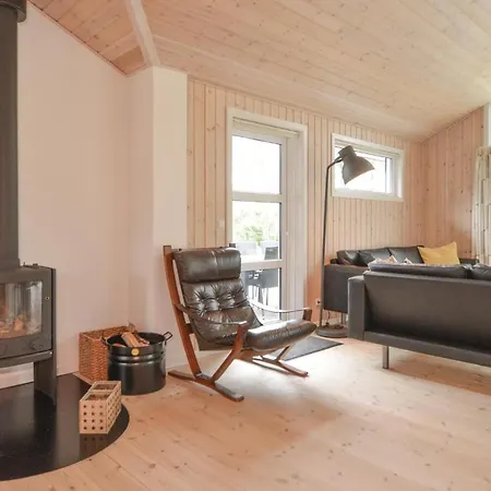 Holiday home Four-bedroom Holiday In