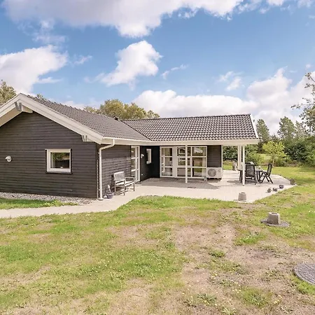 Four-bedroom Holiday In Holiday home