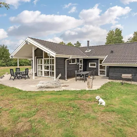 Four-bedroom Holiday In Holiday home